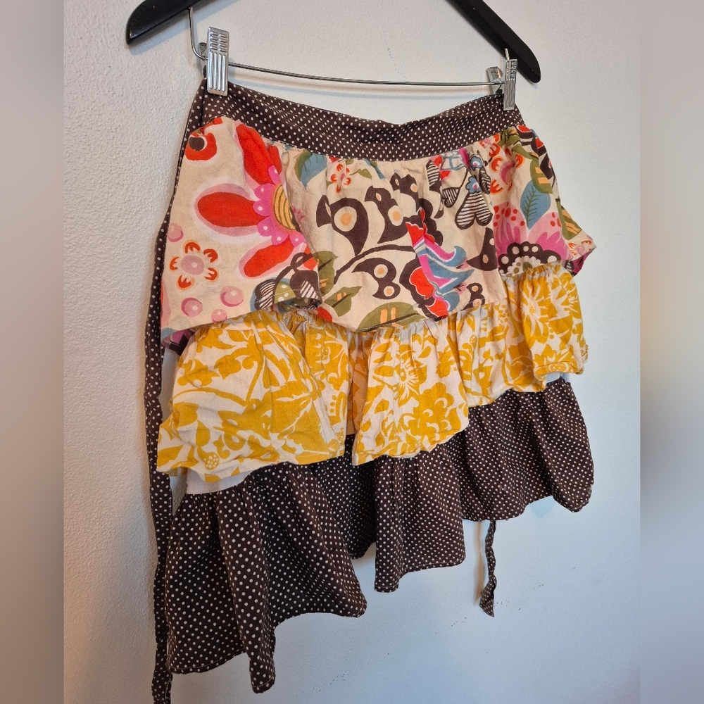 100% Cotton Tiered Apron Fun Patterns By Pier 1 Imports - Picture 6 of 6